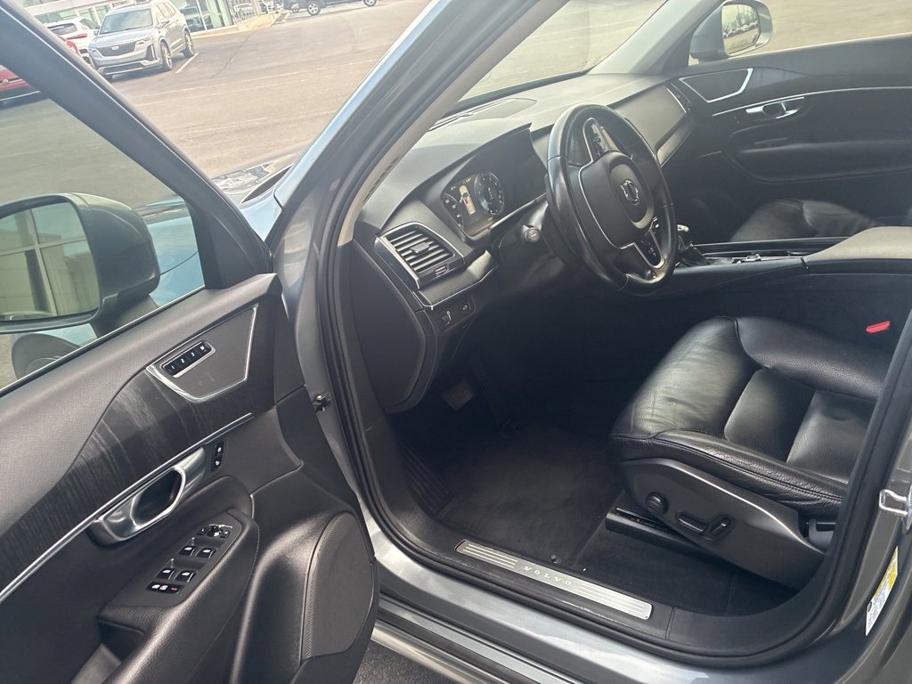 Used 2020 Volvo XC90 T6 Momentum image 8