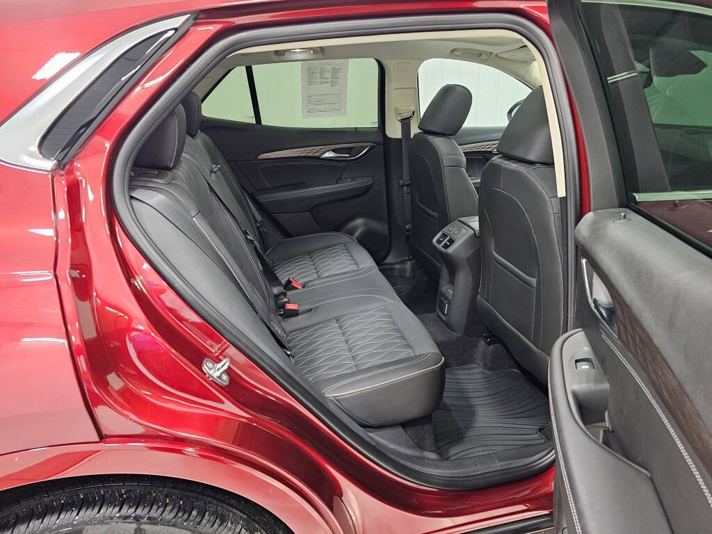 Used 2023 Buick Envision Avenir image 18