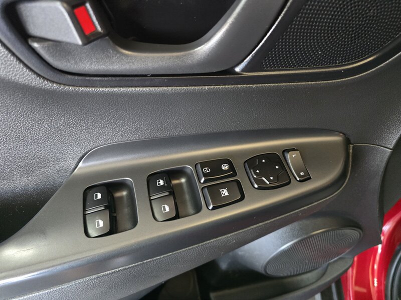 Used 2019 Hyundai Kona SE AWD/4WD image 17