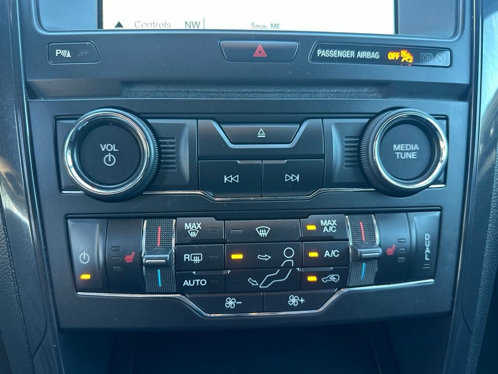 Used 2017 Ford Explorer XLT w/ Equipment Group 202A AWD/4WD image 22