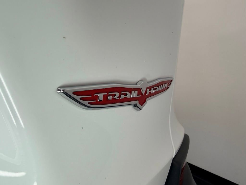Used 2020 Jeep Cherokee Trailhawk w/ Cold Weather Group AWD/4WD image 20