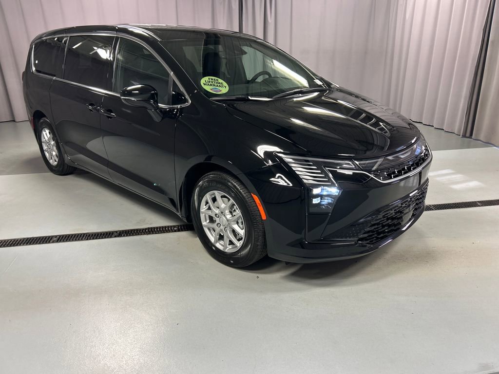 New 2027 Chrysler Pacifica Select FWD image 1