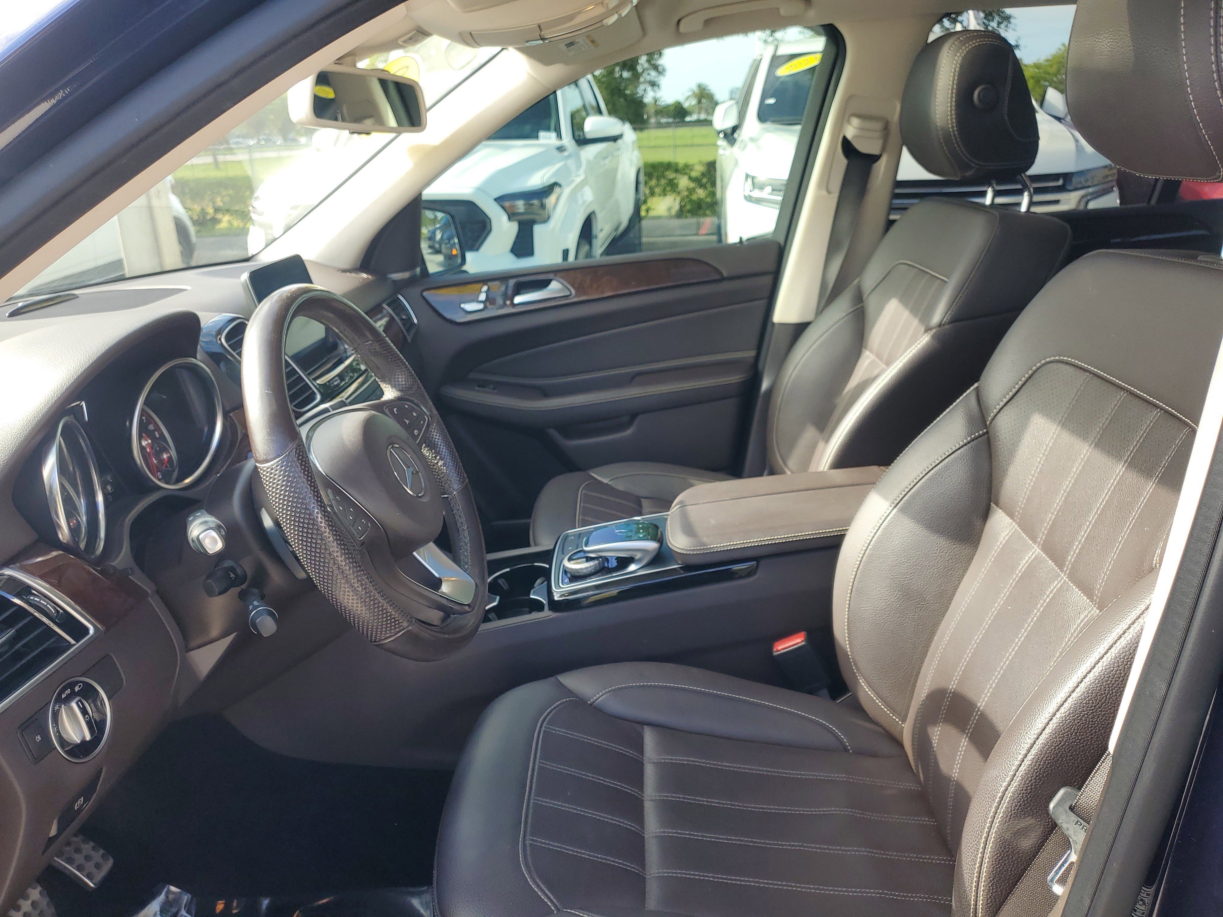 Used 2019 Mercedes-Benz GLE 400 4MATIC image 16