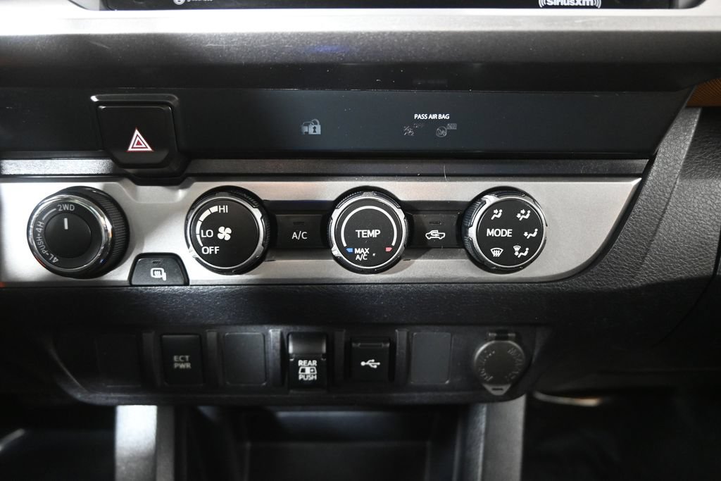 Used 2020 Toyota Tacoma SR5 AWD/4WD image 28