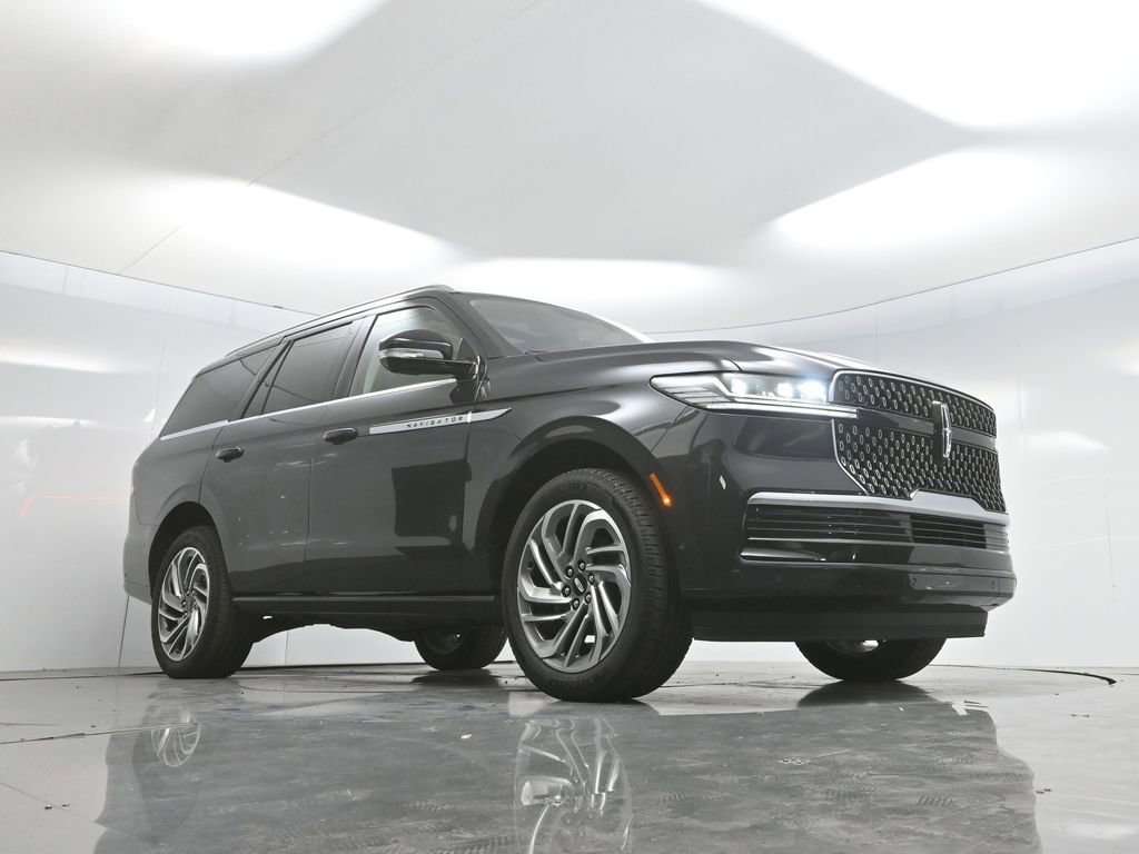 Used 2025 Lincoln Navigator Reserve image 54