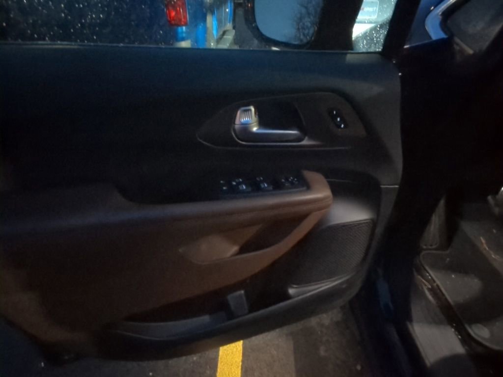 Used 2018 Chrysler Pacifica Limited w/ Tire & Wheel Group image 8