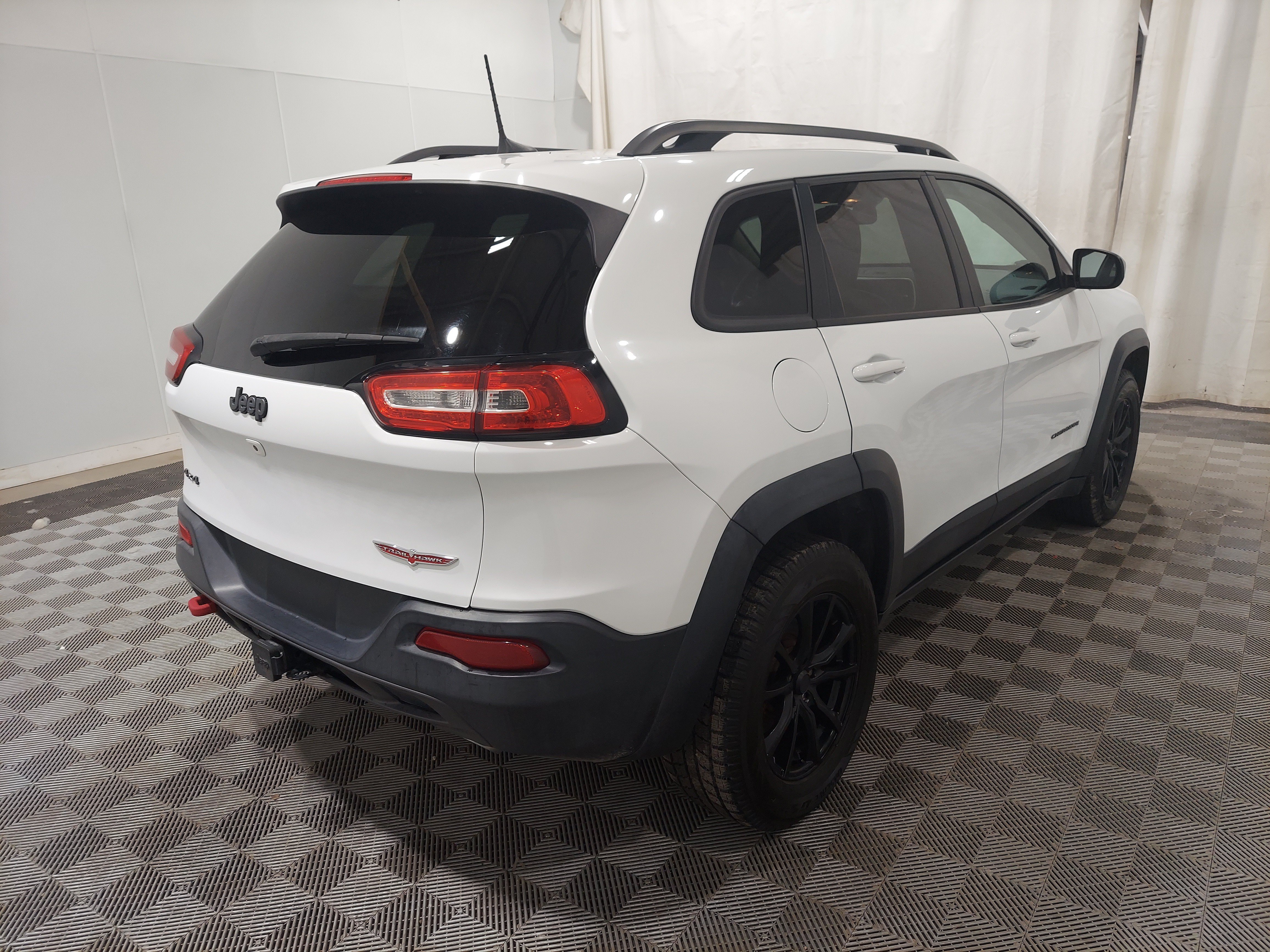 Used 2017 Jeep Cherokee Trailhawk w/ Cold Weather Group AWD/4WD image 3