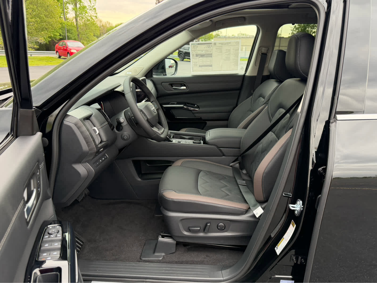 New 2026 Nissan Pathfinder Platinum AWD/4WD image 13
