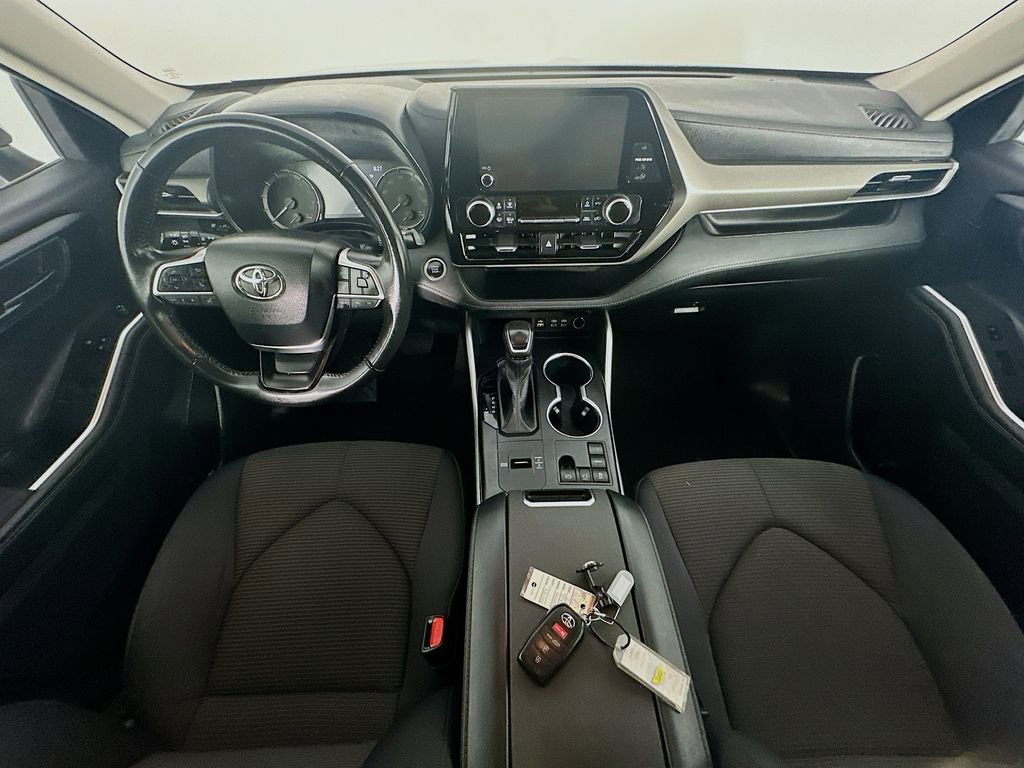 Used 2024 Toyota Highlander LE FWD image 10