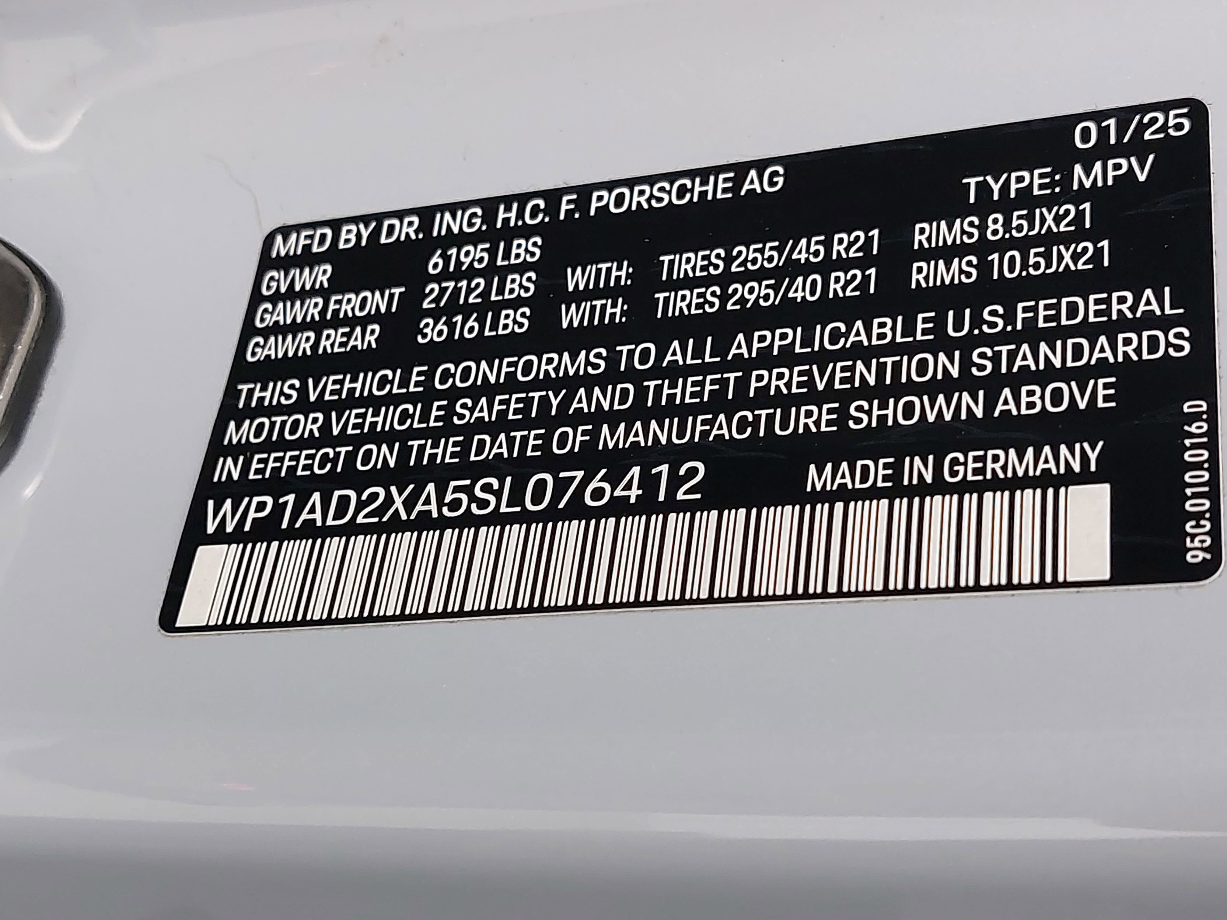 Certified 2025 Porsche Macan Electric RWD image 37
