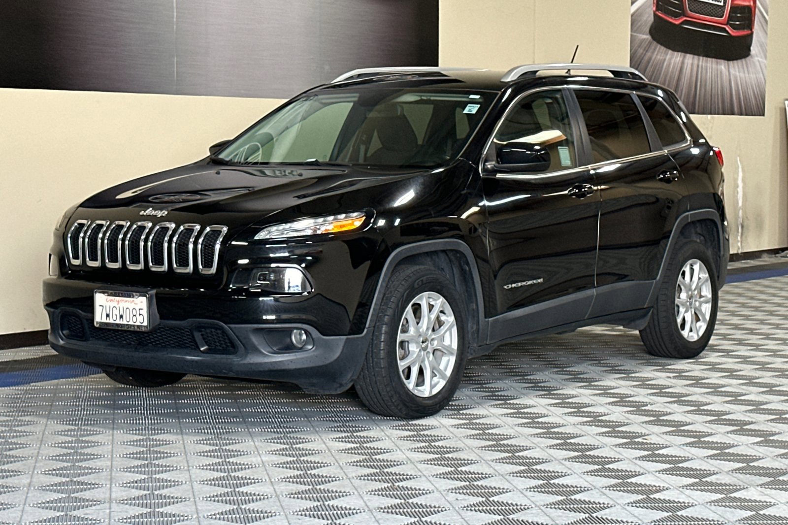 Used 2017 Jeep Cherokee Latitude image 8