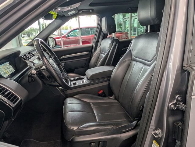 Used 2020 Land Rover Discovery Landmark image 5