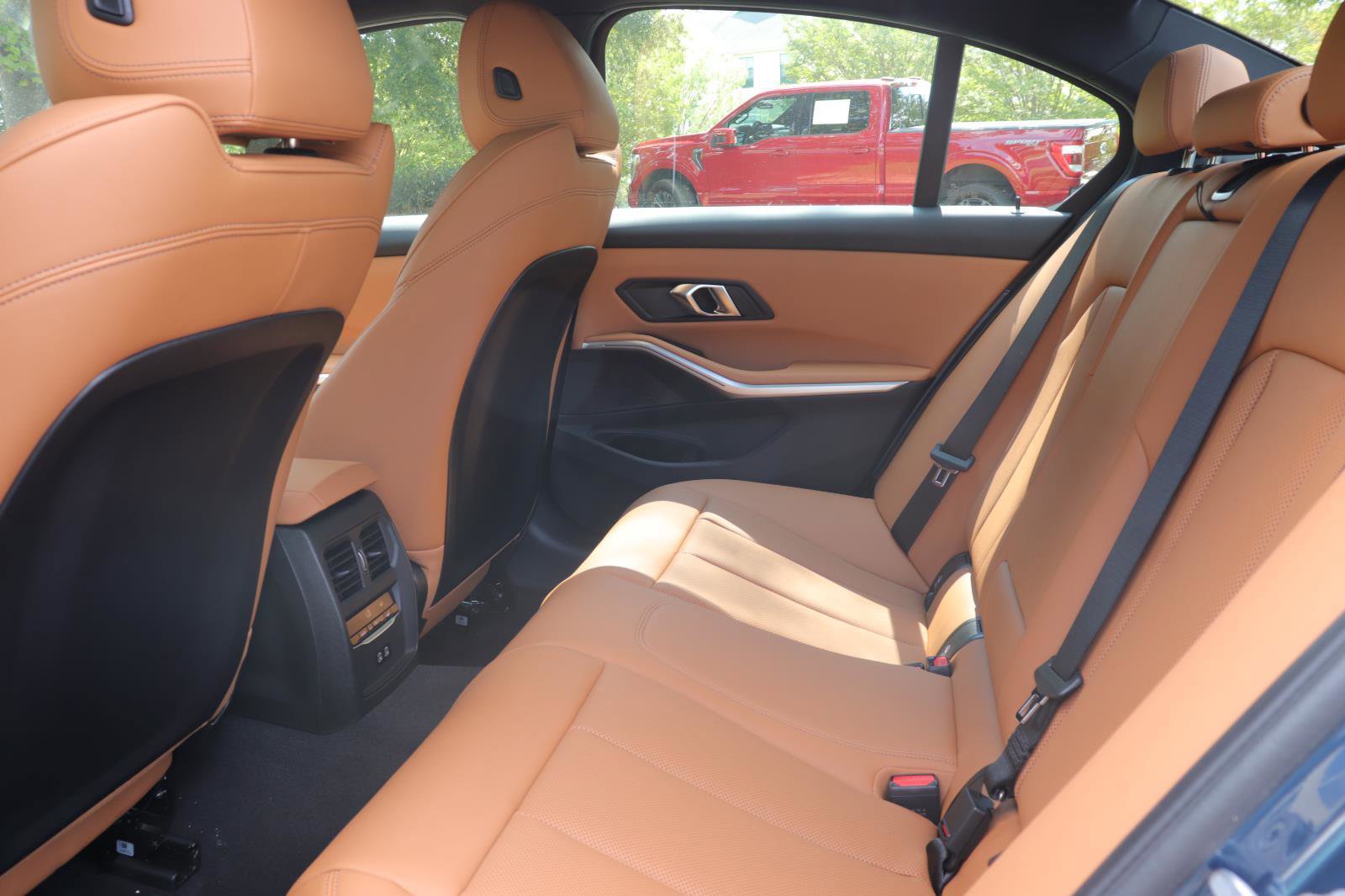 New 2025 BMW 330i Sedan w/ Convenience Package image 14