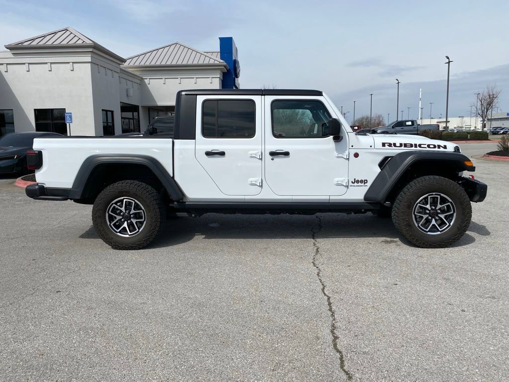 Used 2024 Jeep Gladiator Rubicon w/ Technology Group AWD/4WD image 8