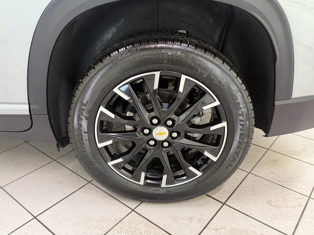 Certified 2025 Chevrolet Traverse LT w/ Sun and Wheel Package image 13