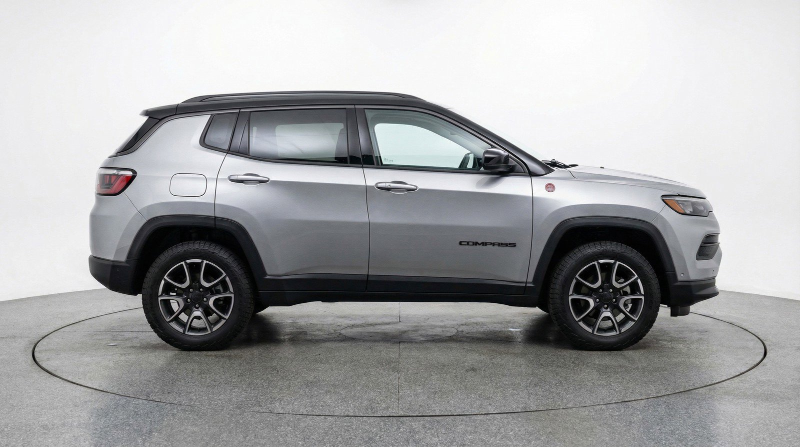 Used 2025 Jeep Compass Trailhawk image 11