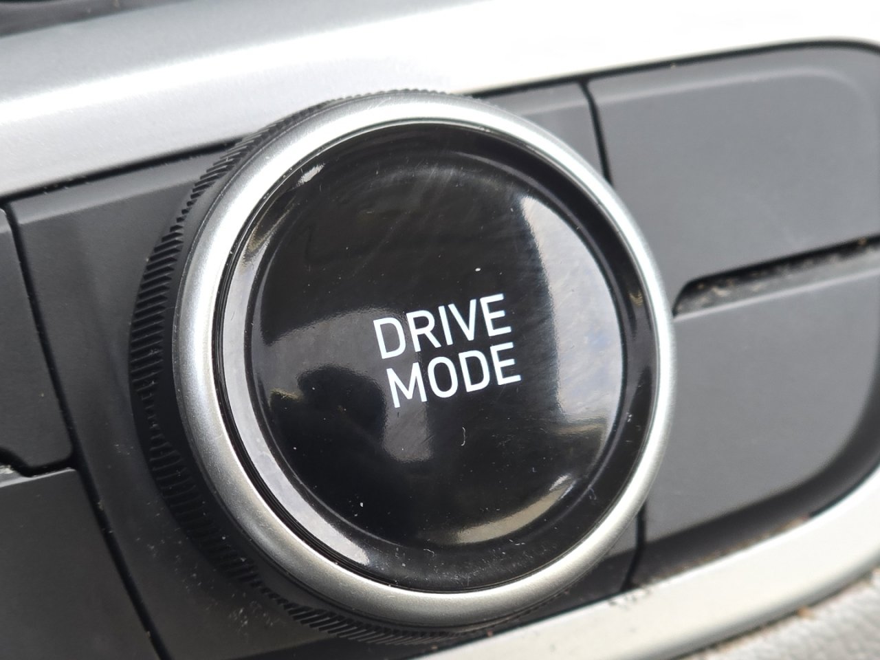 Used 2025 Hyundai Venue SEL image 7