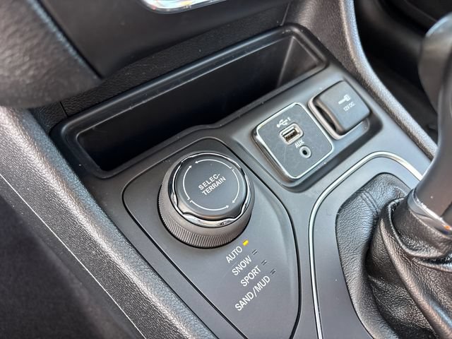 Used 2020 Jeep Cherokee Latitude Lux w/ Comfort/Convenience Group AWD/4WD image 23