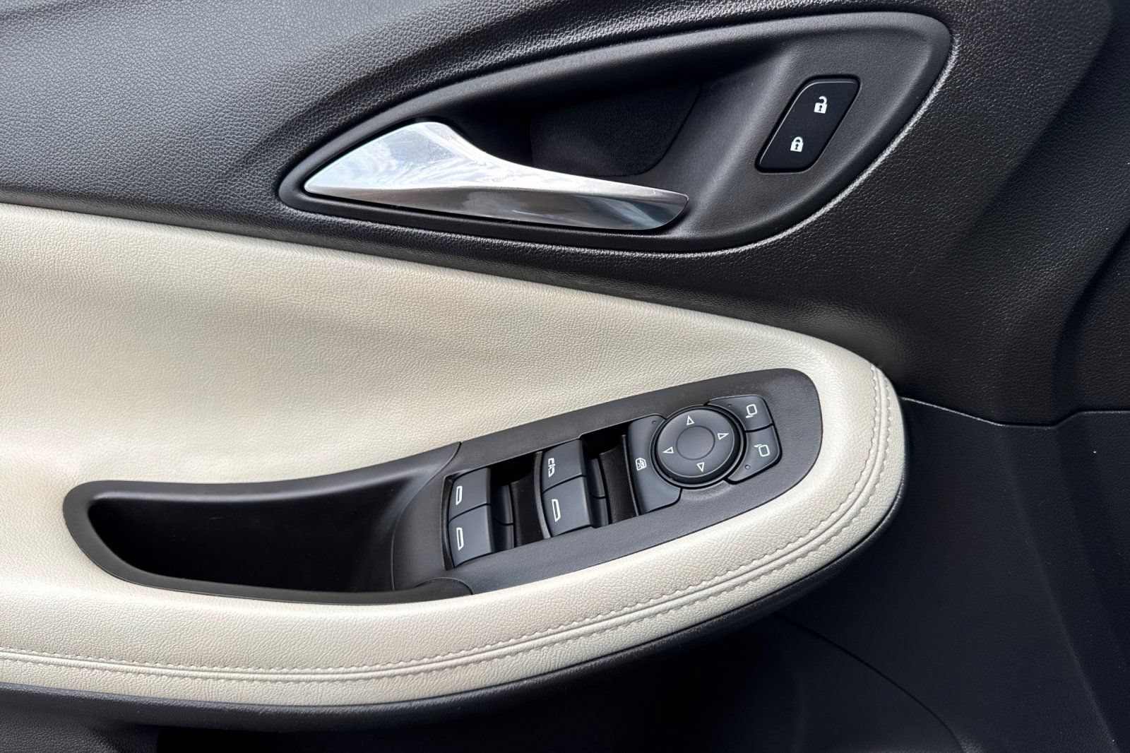 Used 2023 Buick Encore GX Select FWD image 12