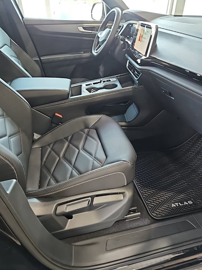 New 2026 Volkswagen Atlas Cross Sport SE image 13
