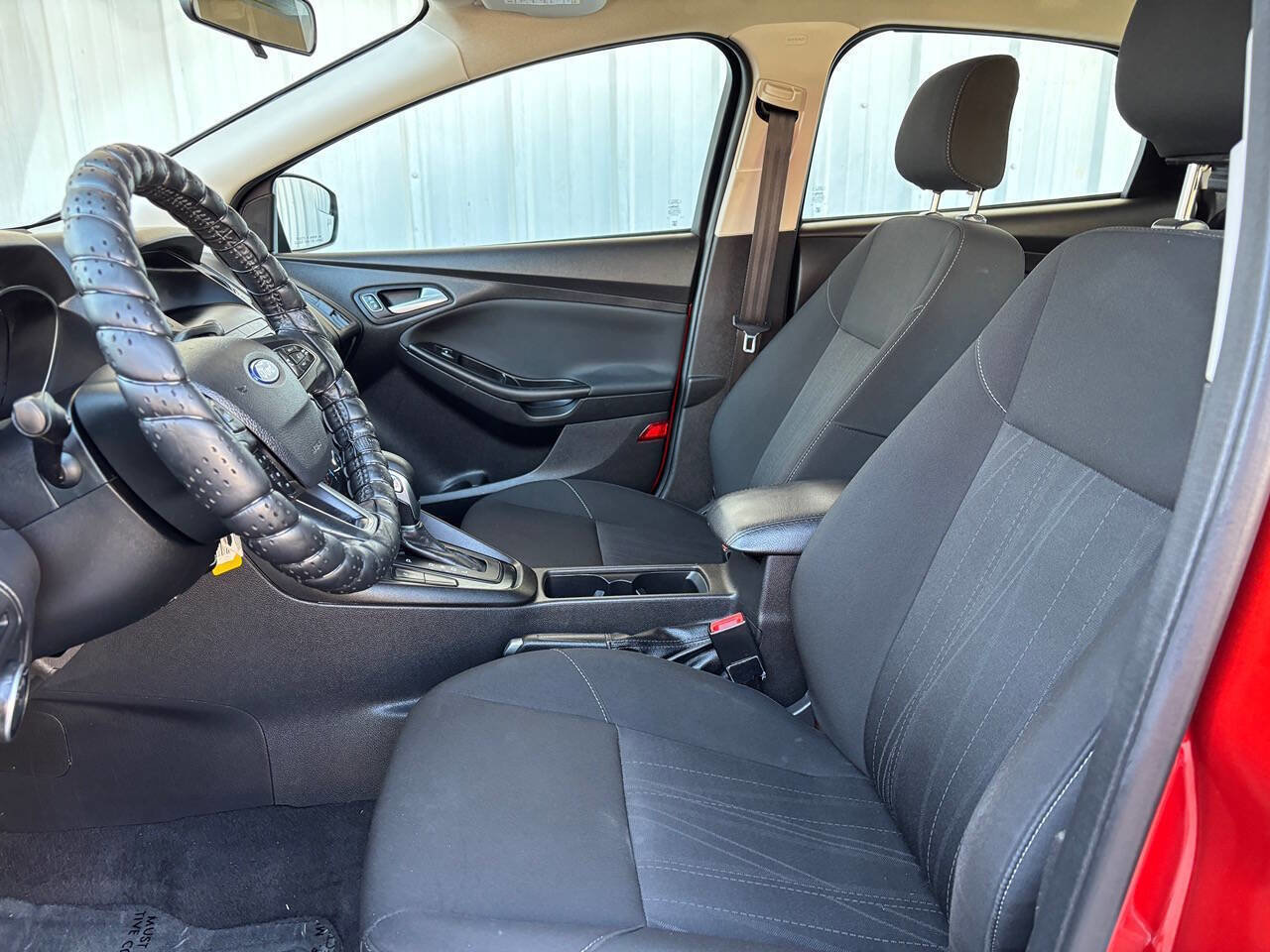 Used 2018 Ford Focus SE w/ Cold Weather Package image 9