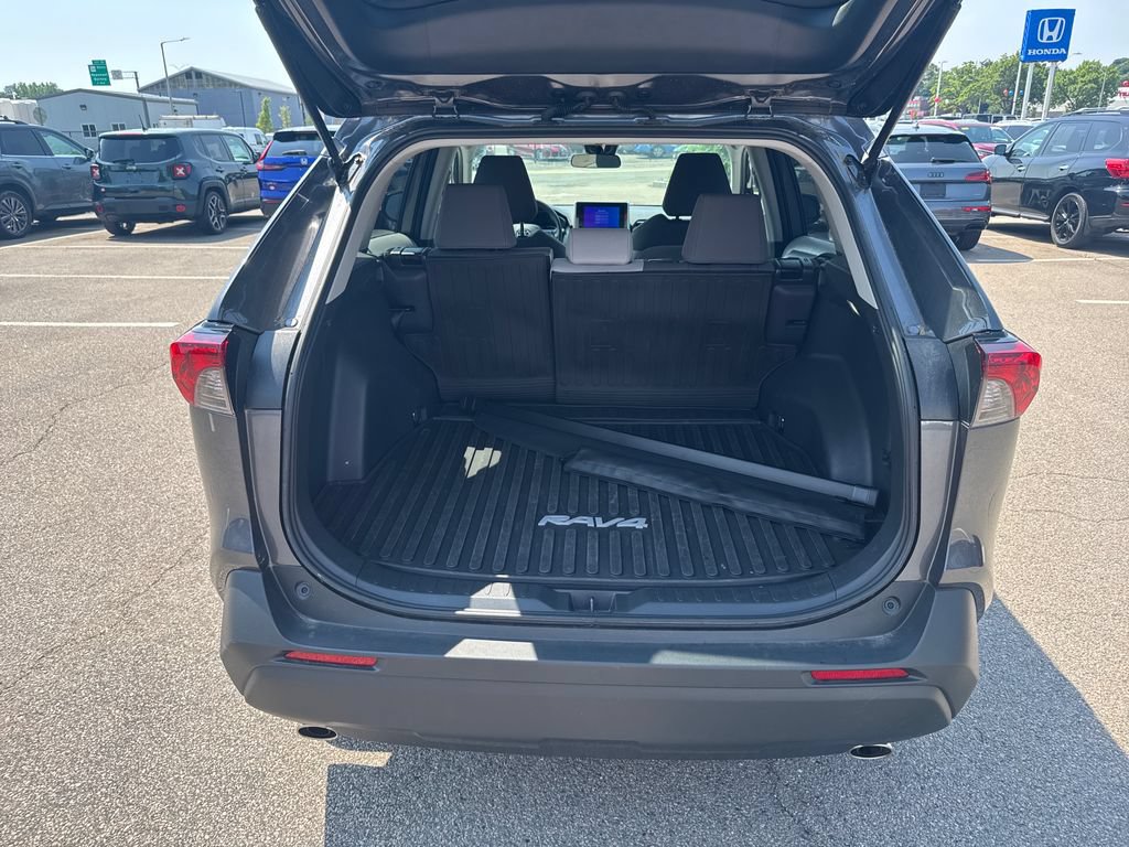 Used 2025 Toyota RAV4 XLE AWD/4WD image 7