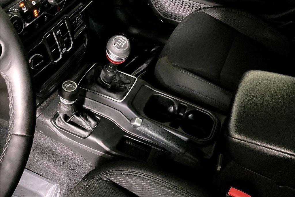 Used 2023 Jeep Gladiator Willys image 17