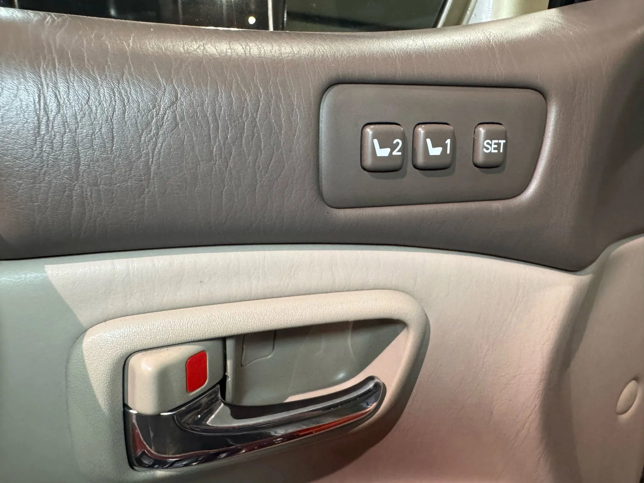 Used 2001 Lexus LX 470 4WD image 22