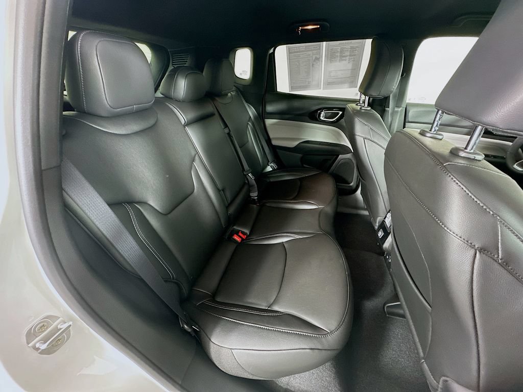 Used 2025 Jeep Compass Limited AWD/4WD image 36