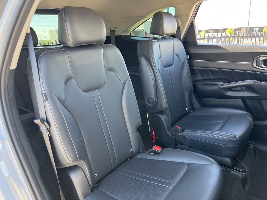 Used 2025 Kia Sorento SX image 26