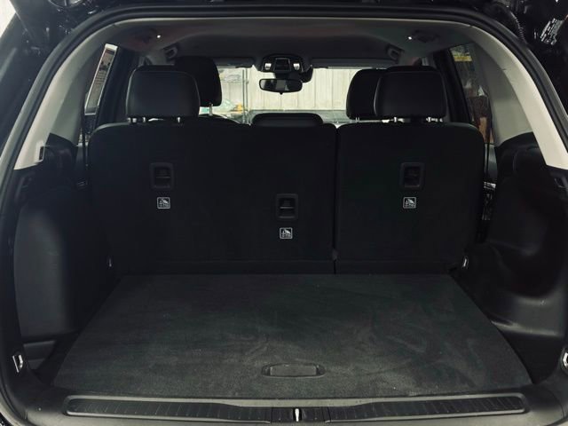 Used 2023 Jeep Grand Cherokee Limited w/ Black Appearance Package image 10