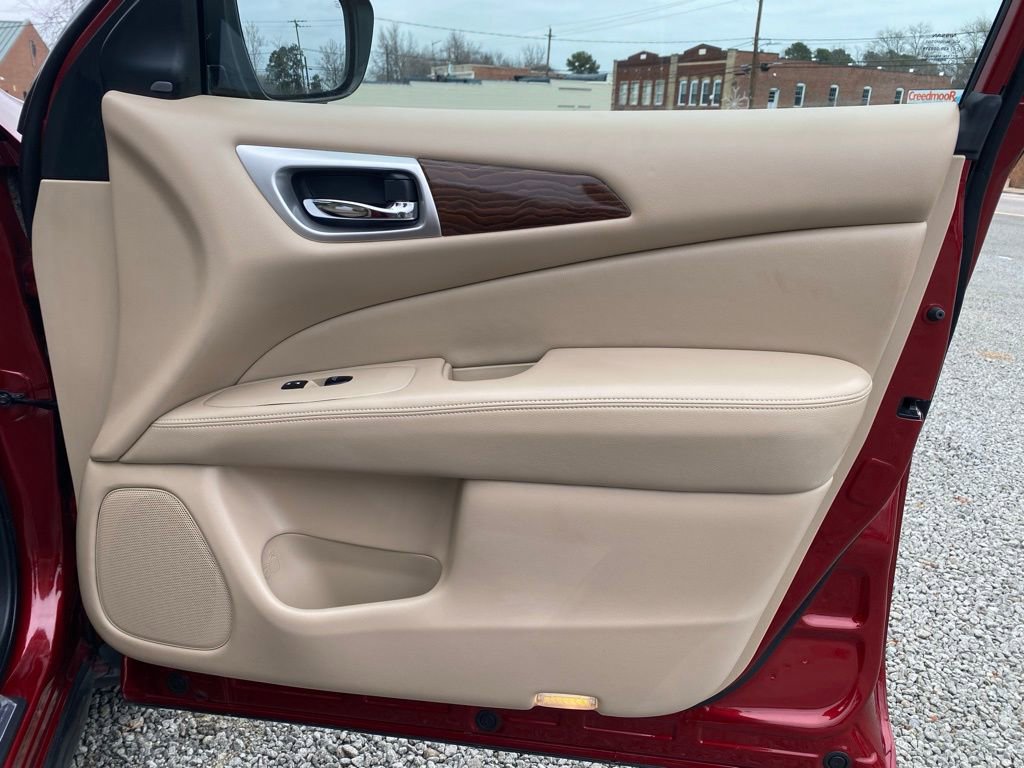 Used 2020 Nissan Pathfinder Platinum w/ Cargo Package image 23