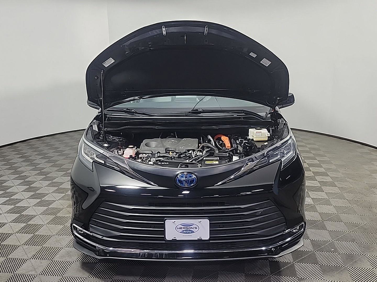 Used 2022 Toyota Sienna XLE w/ XLE Plus Package image 14