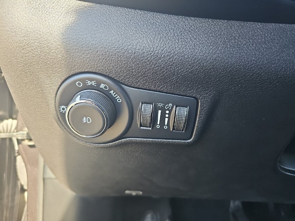 Used 2023 Jeep Compass Trailhawk w/ Sun and Sound Group AWD/4WD image 24