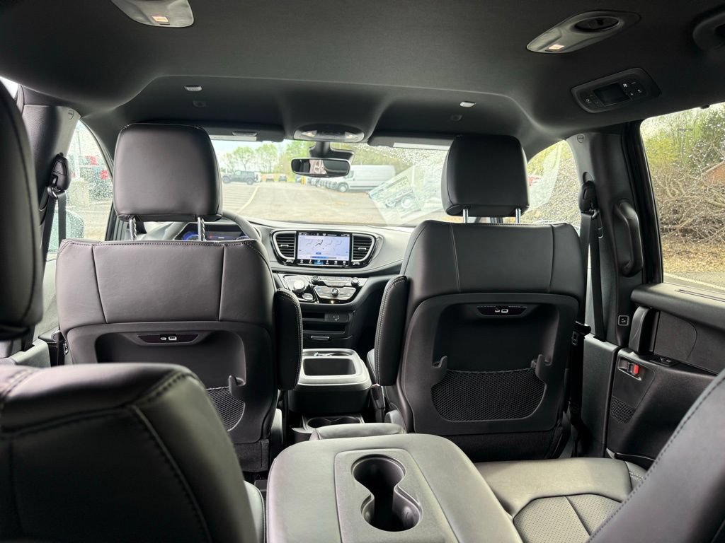 New 2026 Chrysler Pacifica Select FWD image 41