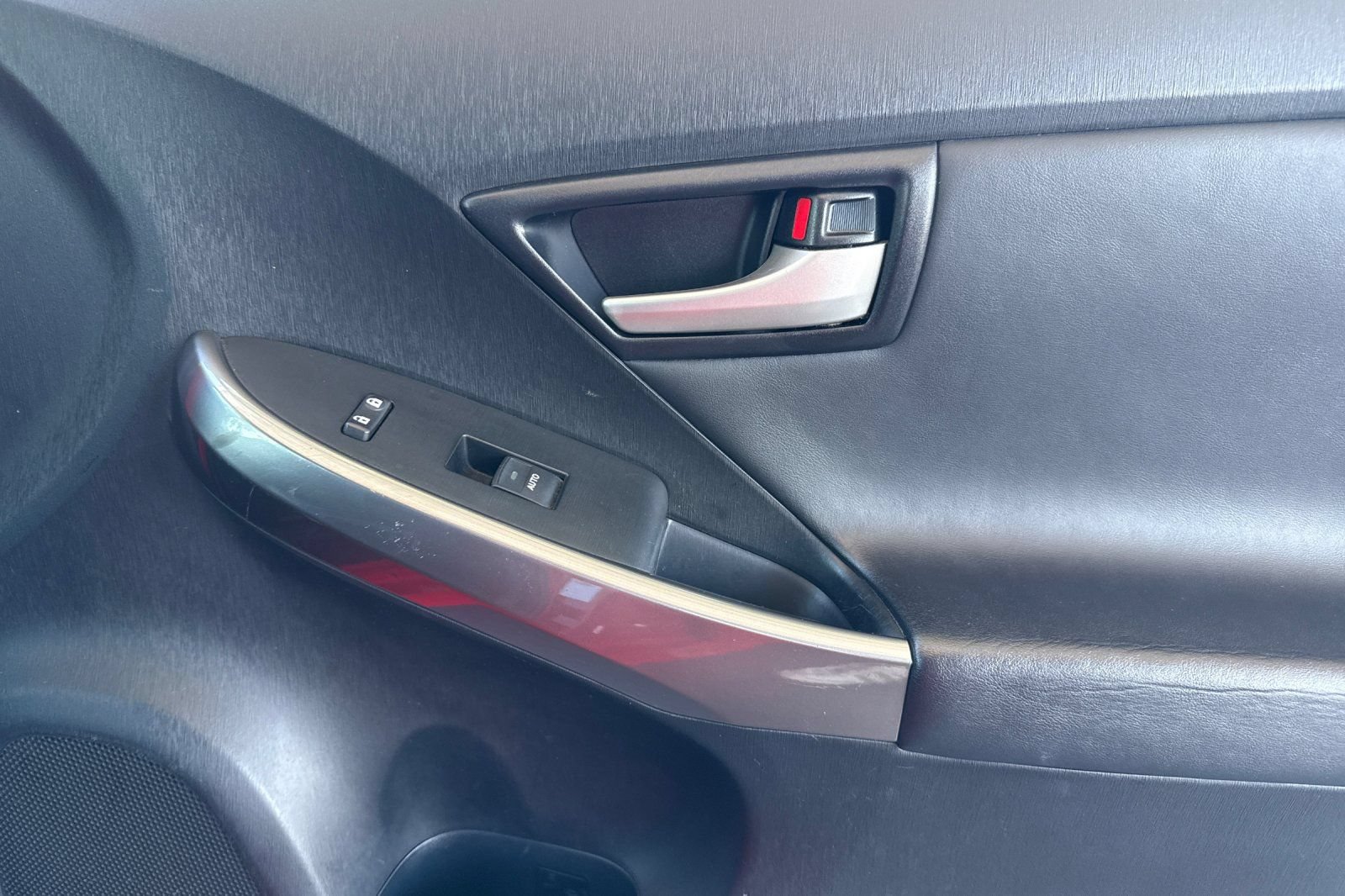 Used 2015 Toyota Prius Persona Series FWD image 25