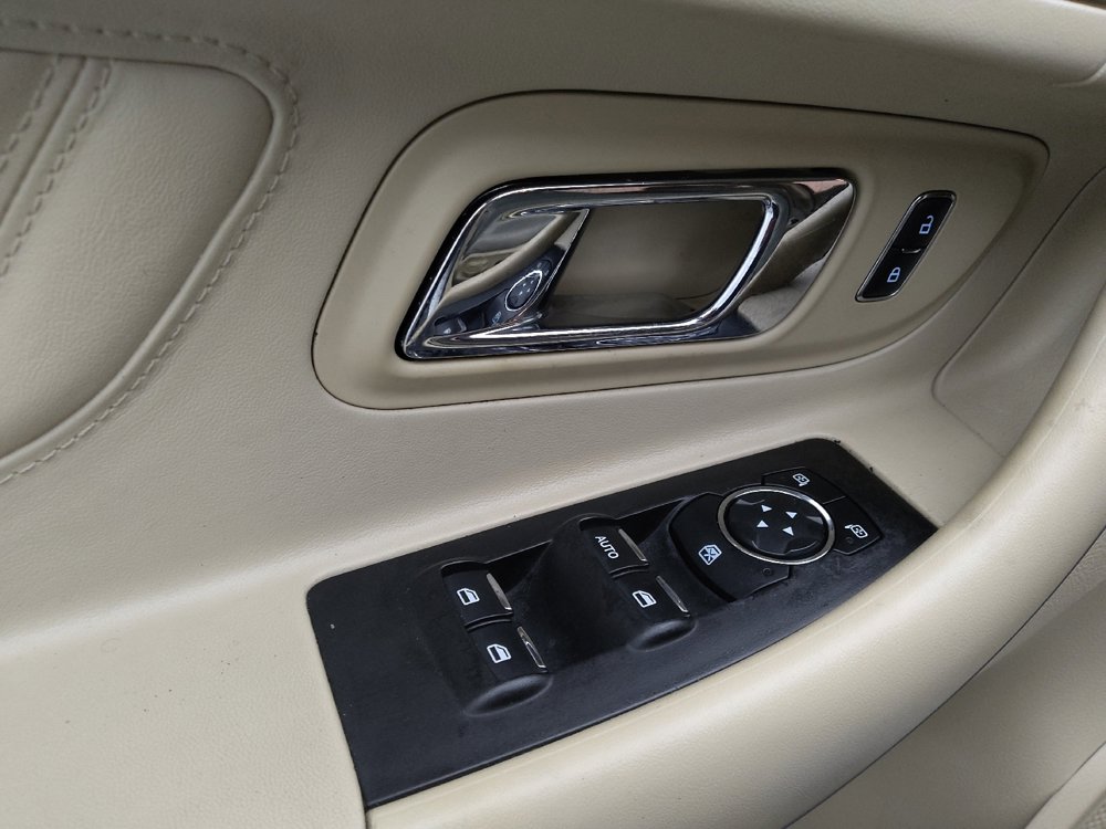 Used 2015 Ford Taurus SE FWD image 27