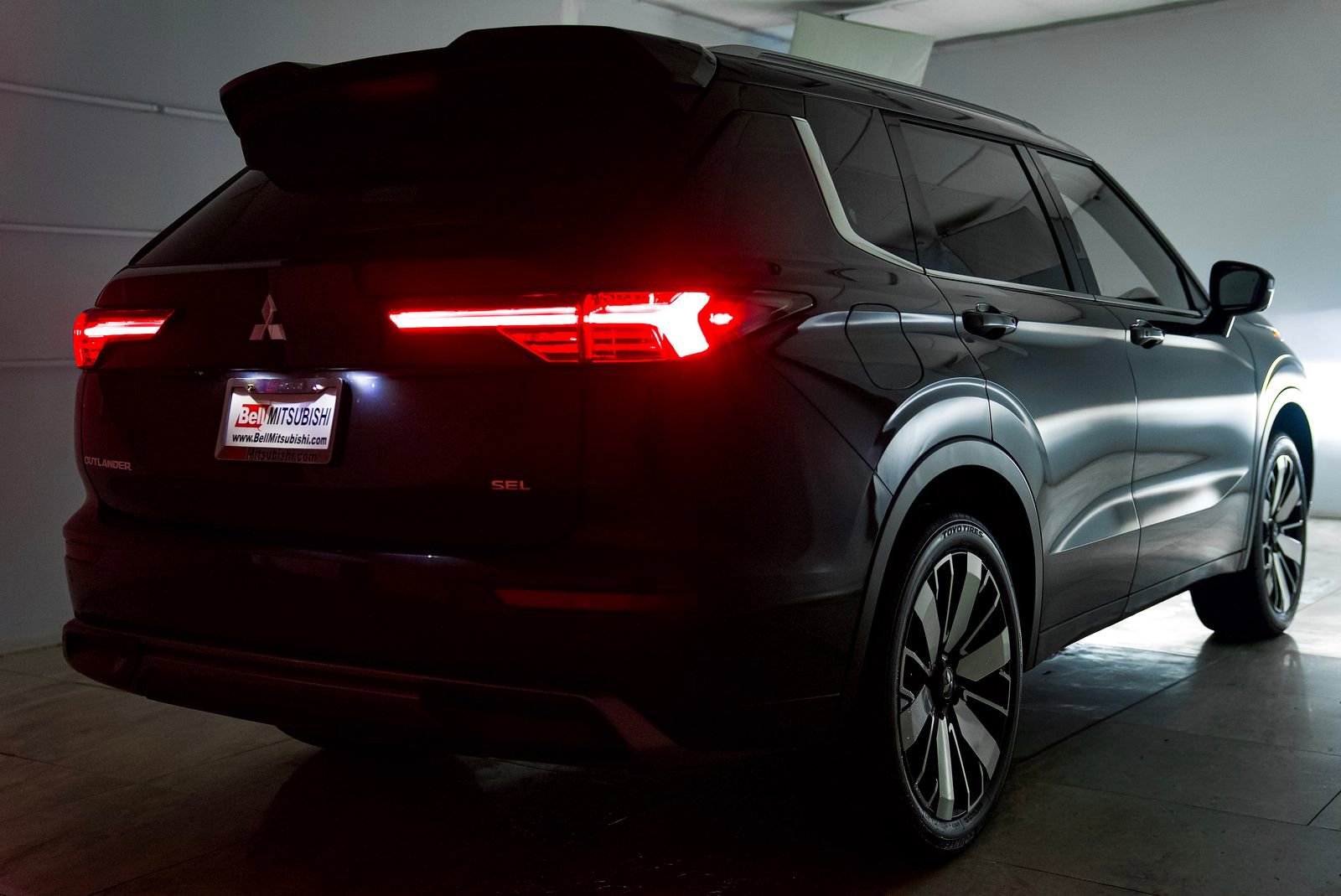 Used 2025 Mitsubishi Outlander SE image 40