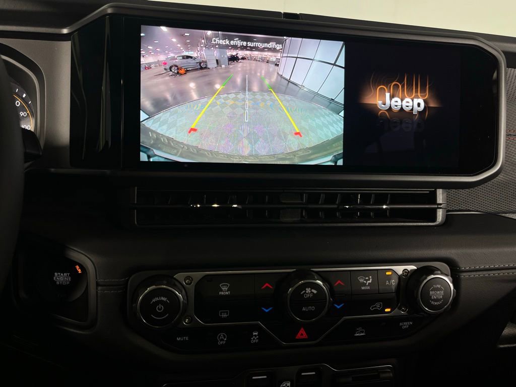 Used 2025 Jeep Wrangler Unlimited Rubicon image 32