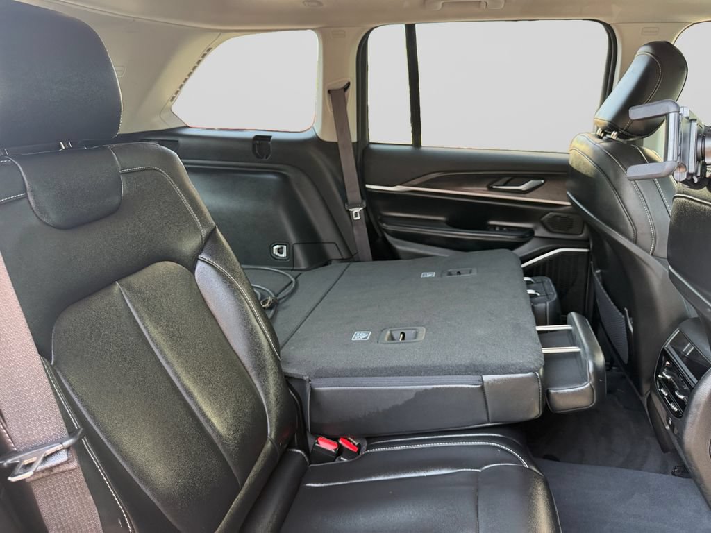 Used 2023 Jeep Grand Cherokee 4WD 4xe image 18