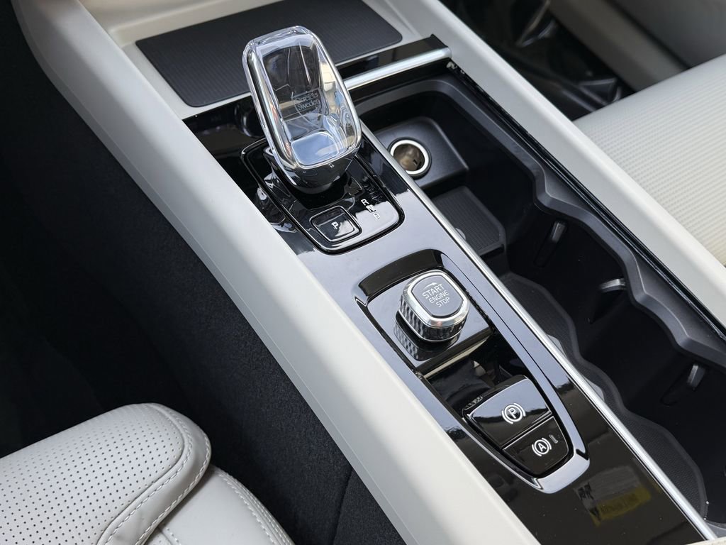 New 2026 Volvo XC60 B5 Ultra w/ Climate Package image 25