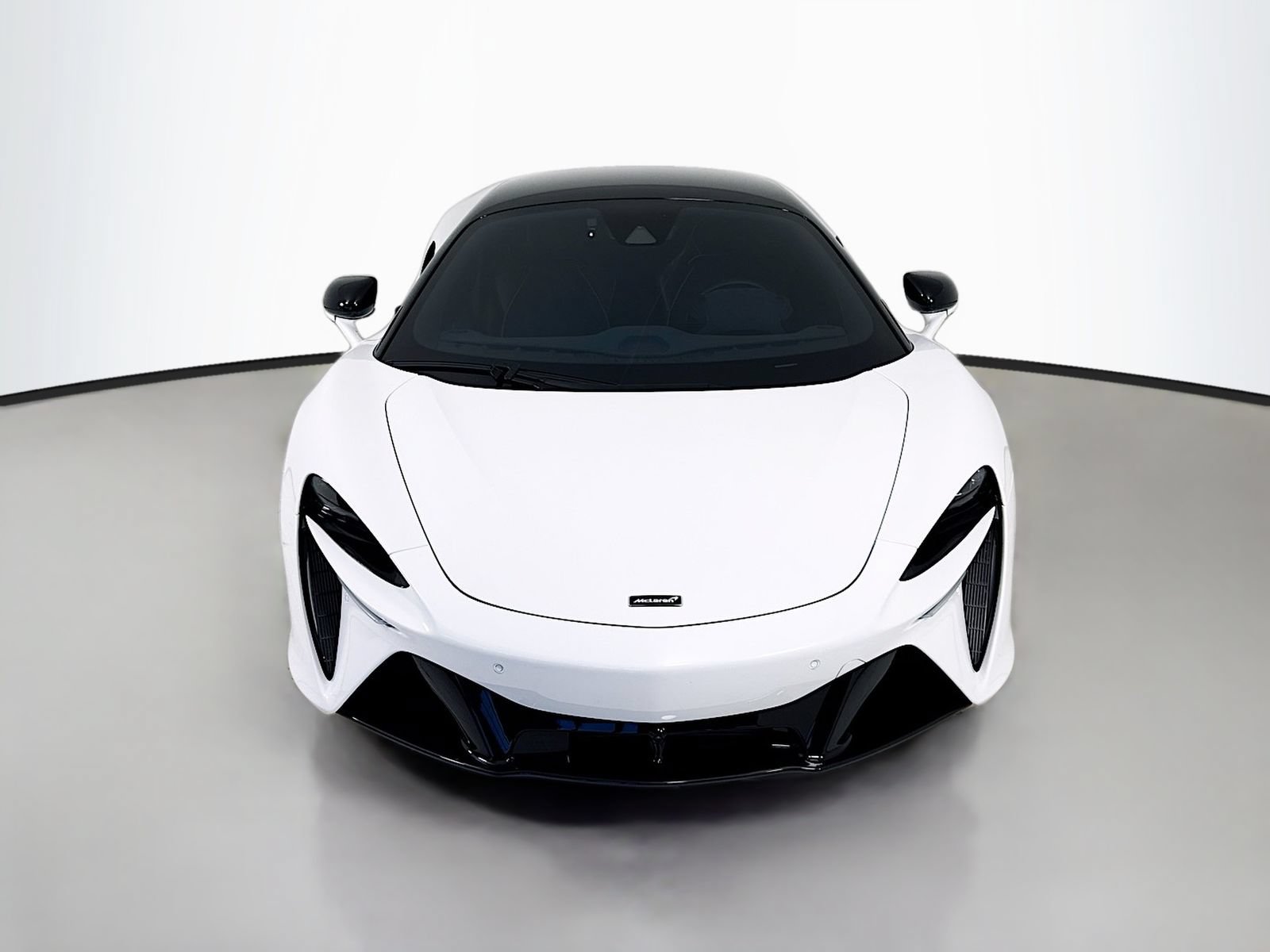 Used 2024 McLaren Artura RWD image 2