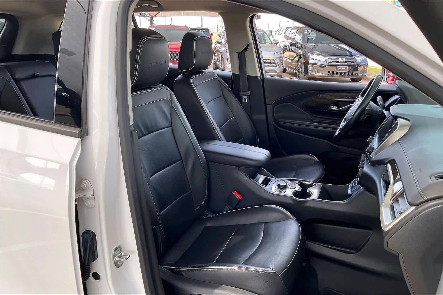 Used 2020 GMC Terrain Denali w/ Denali Premium Package FWD image 10