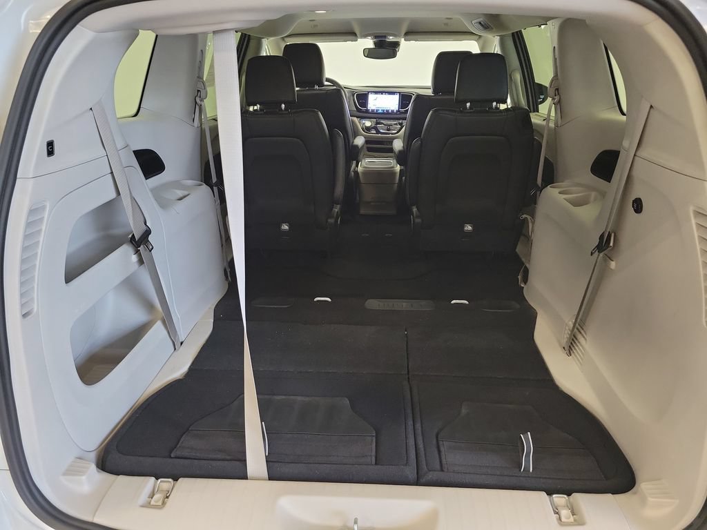 Used 2023 Chrysler Pacifica Touring-L FWD image 26