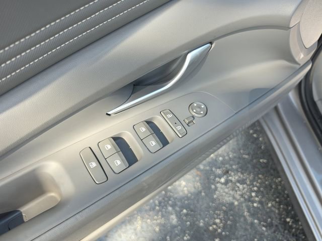 Used 2023 Hyundai Elantra SEL w/ Convenience Package FWD image 15