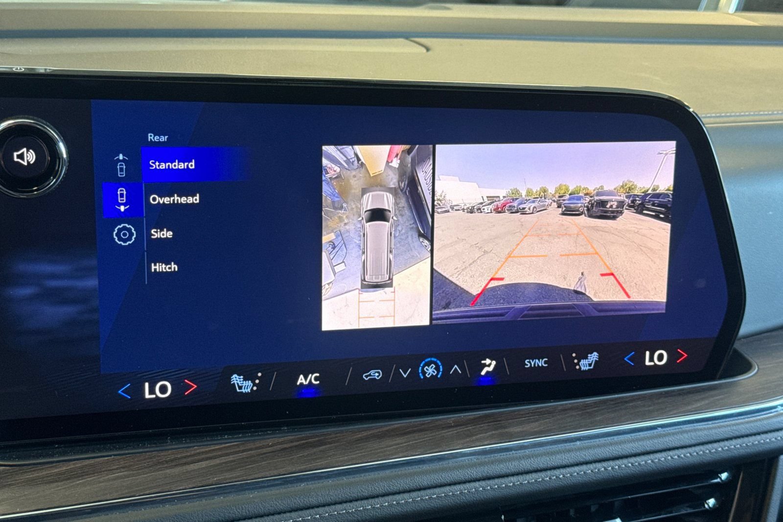 Used 2025 Chevrolet Suburban LT RWD image 26