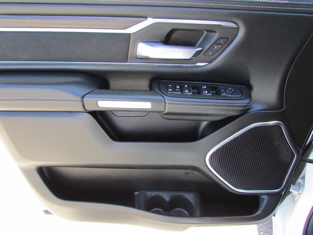 Used 2025 RAM 1500 Laramie AWD/4WD image 18