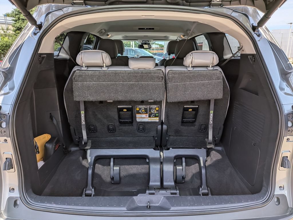 Used 2026 Toyota Sienna XLE FWD image 32