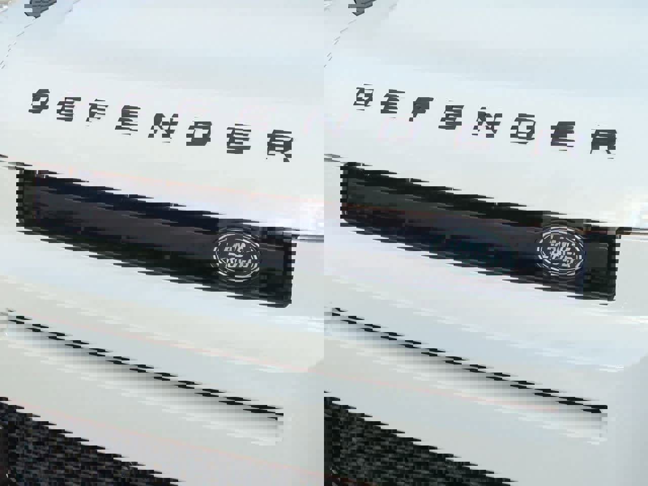 New 2026 Land Rover Defender 110 X-Dynamic SE image 12