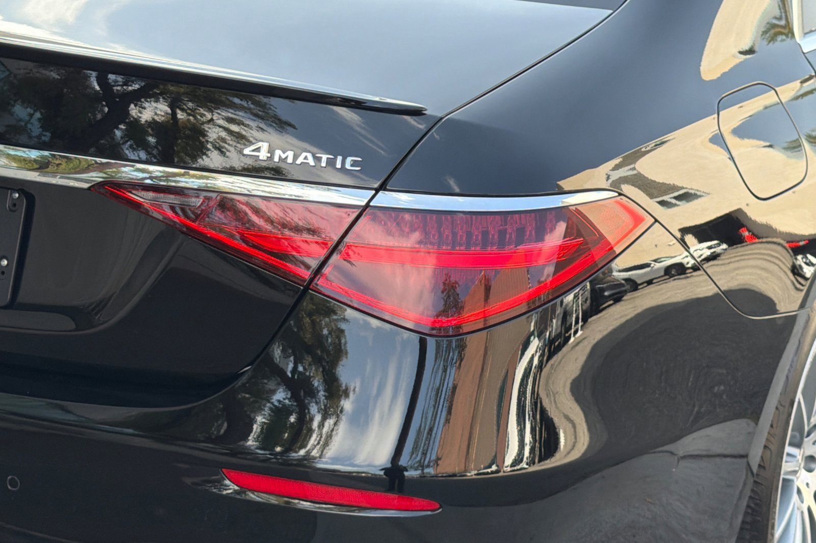 Used 2022 Mercedes-Benz S 580 4MATIC Sedan w/ AMG Line Package image 26